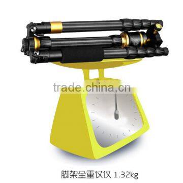 Professional Q888C Portable cheap carbon fiber torch camera tripod w gimbal head quick release plate DSLR digital video