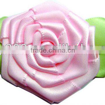 Wholesale pink satin ribbon rose with green leaves for baby dresses