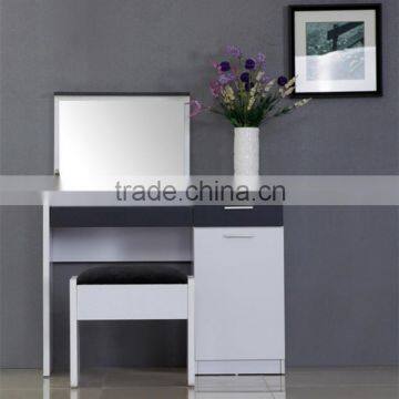 Good quality with mirror dressser