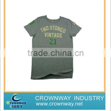 Hot selling mens solid col with cracked printing & applique embroidery tee shirt with acid wash