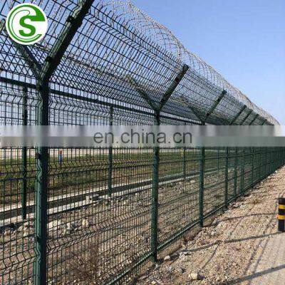 Y post triangular bending wire mesh security border fencing with razor wire