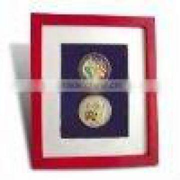 Metal coin with photo frame