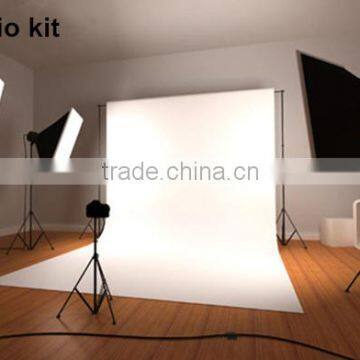 Portable photo flash kit with modeling studio background