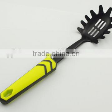 soft touch effect handle spaghetti spoon stainless steel spaghetti holder