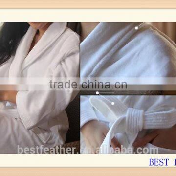 Comfortable 100% Cotton Bathrobe in White photo-2