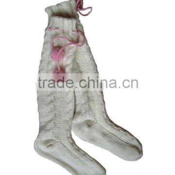 acrylic indoor sock with pompom