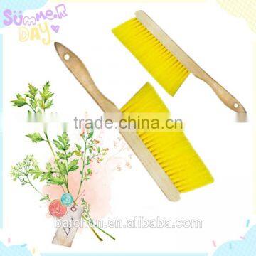 Wholesale Best Durable Wooden Handle Yellow Pig's Or Plastic Bristles of Bee Brush for Special Beekeepers