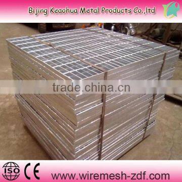 Drainage gutter with stainless steel grating cover