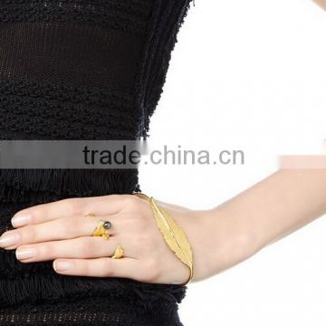 2015Fashion Gold Feather Hand Cuff Bangle