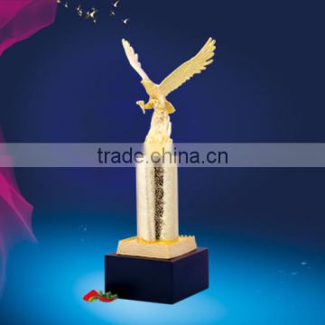 2014 Hot Sales!!! Flying Eagle On Top Base Trophy/metal trophy