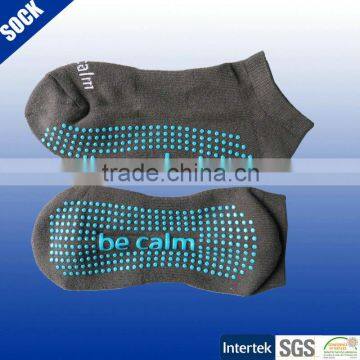 Anti-slip yoga pilate socks with PVC dots