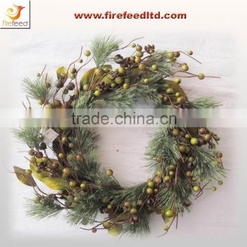 Pip Berry & Pine Garland Green