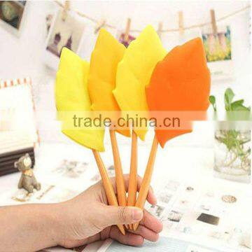 2013 New unique design eco-friendly leaf shaped silicone pocket cup/silicone cup/mini cup