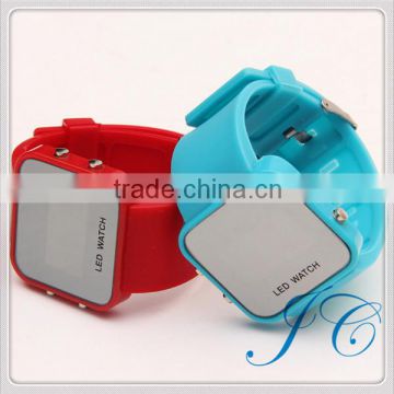 2015 Custom Fashion Attractive LED Watch For Sporter