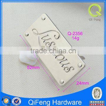 Q-2356 Light Gold Metal Label Use in Bags Silver Logo Plate
