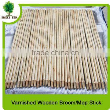Whosesale Varnished Wooden Broom Handle With Cheap Price and High Quality photo-2
