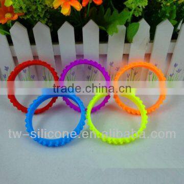 Fancy Twist Bracelet Chain for Girls Silicone Twist Bracelet