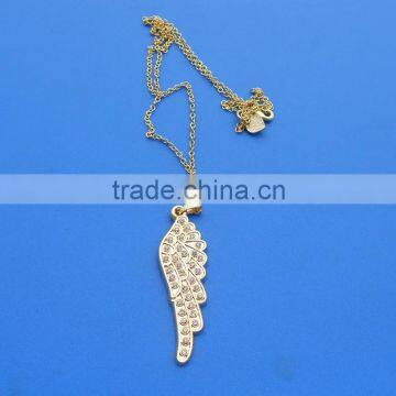 Rhinestone shining wing shaped custom metal necklace pendant