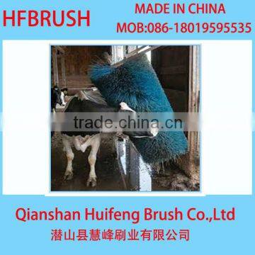 Roller brush to cleaning cow animal