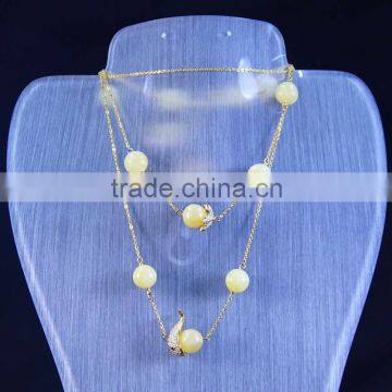 Unique Design Necklace With Pearls Charm