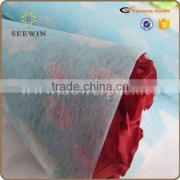 Cloudy style non-woven wrap roll