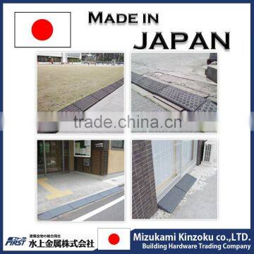Rubber Car Ramps With Excellent Durability and Withstand Load Used at Parking Lot Etc.