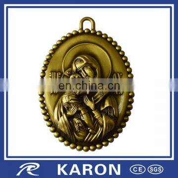 Cheap Personalized Charm Pendant With Embossed Logo