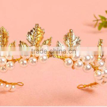 2016 Yi Wu China New Product Crystal Garland Gold Metal Decoration Wreath For Gift