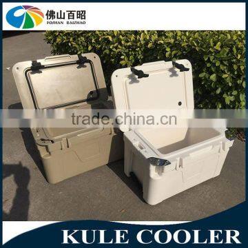 Several Layers of Pressure-Injected Insulation Fishing Camping Roto-Molded Cooler Boxes