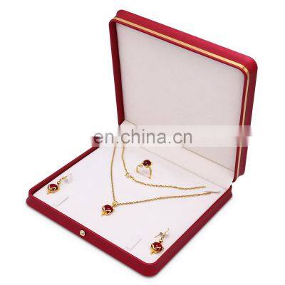 China Manufacturer Wine Red Color pu Leather Jewelry Box for Lovers Marriage Ring Bracelet Jewelry Box