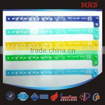 MDW1369 Hot Sales Waterproof HF/UHF RFID Disposable PVC Wristband for Festival photo-5