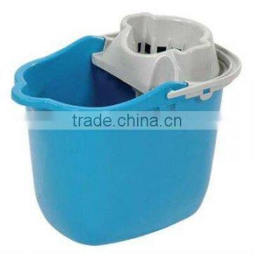 Plastic Oval Mop Bucket With Wheel