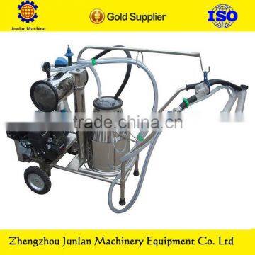 Piston and vacuum type single cow portable milking machine