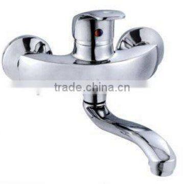 Single handle faucet