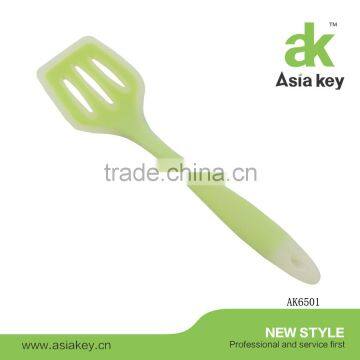 Good partner in kitchen silicone slotted turner pancake turner hot sales silicone turner
