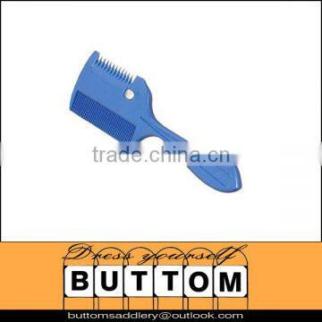 Horse grooming comb Plastic horse grooming comb useful for pulling manes