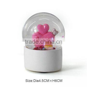 2015 Cheap Funny Plastic Snow Globe
