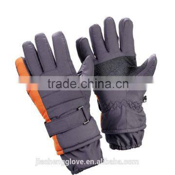 ski gloves, gym gloves