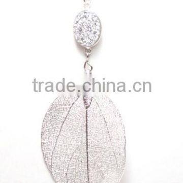 Fashion latest hot sale hollow silver leaf pendant necklace, delicate lucky stone leaf necklace, professional jewelry factory