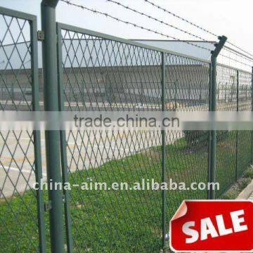 vinyl coated expanded metal mesh fence