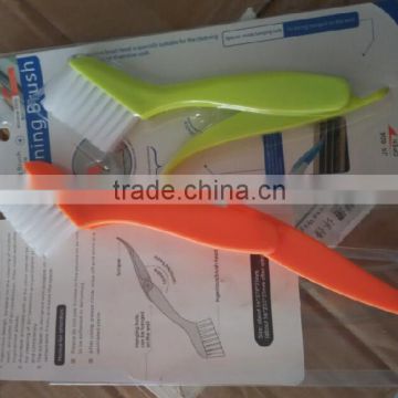 Plastic Folding brush for cleaning groove can be hung on the wall