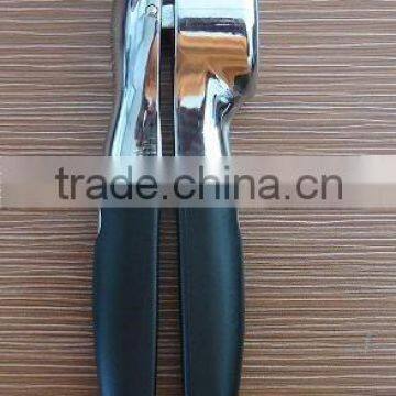 Black-Handled Garlic Press,non-slip, easy-grip handles