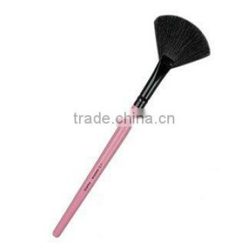 High quality facial fan brushes with wooden handle for make up