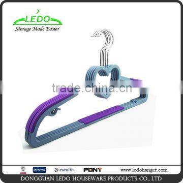 Anti-slip Heart Plastic Hanger with Non-slip Strips