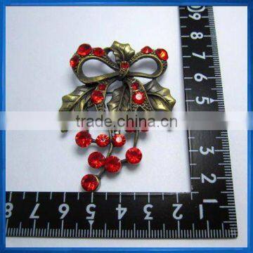 Christmas wreath bow tie brooch