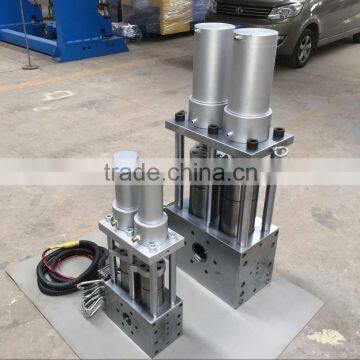 Double column hydraulic screen changer