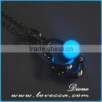 Plated Noctilucent Necklace Pendant Women Heart Shape Glow Dark Necklace photo-2