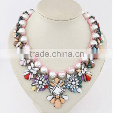 Shining Elegant Exquisite American and European Popular Crystal and Pearl and Resin Alloy Charm Statement Necklace in Stock