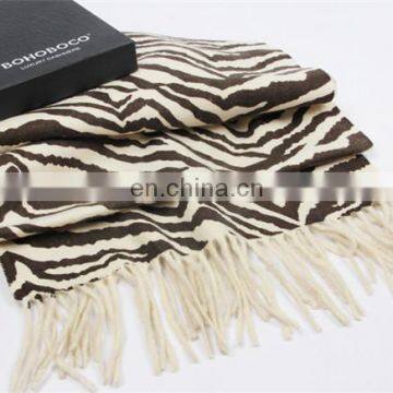 2017 Factory Direct Sale Double Side Tassel Winter Lady Cashmere Scarf Twill Fabric in Print Leopard Zebra Animal Fabric Scarf