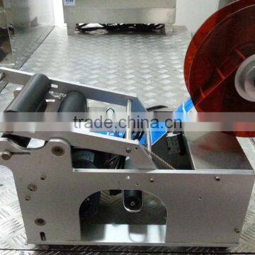 Semi-automatic Cosmetics Round Bottles Labeling Machine Sticker Label photo-3